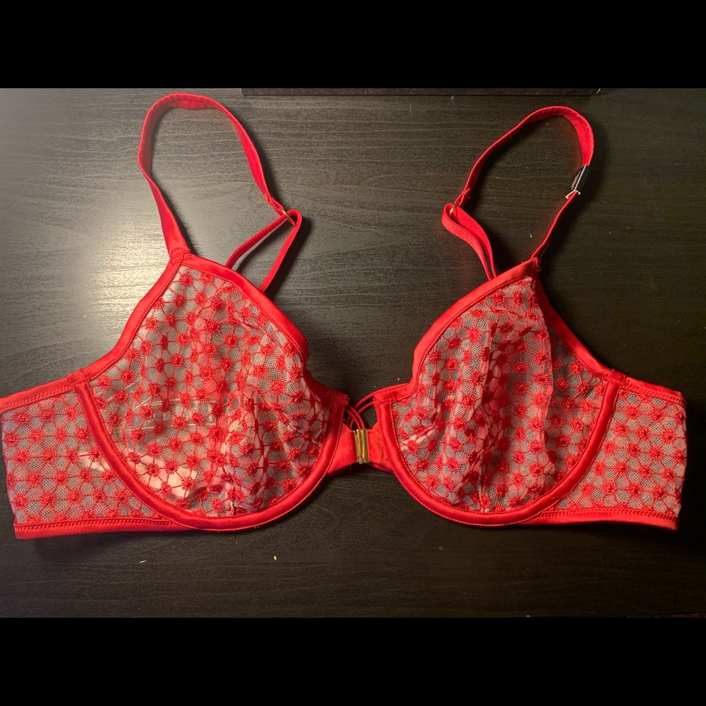 Victoria’s Secret unlined red starburst bra